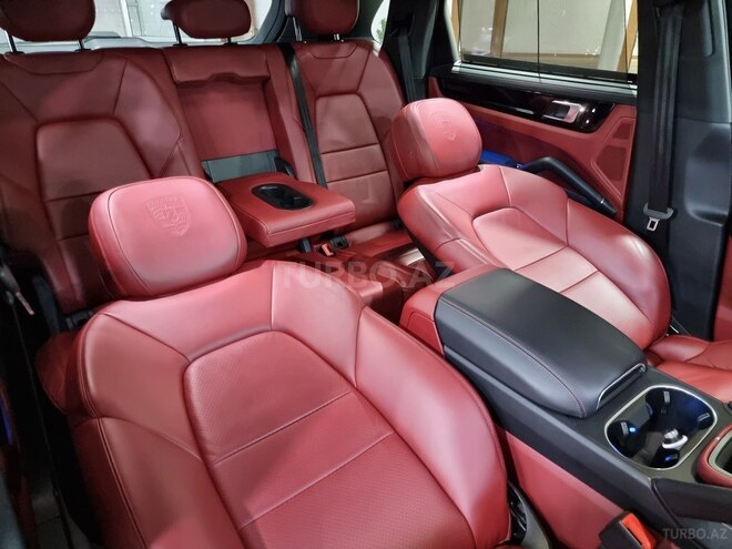 Porsche Cayenne-27