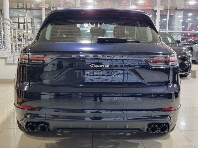 Porsche Cayenne-12