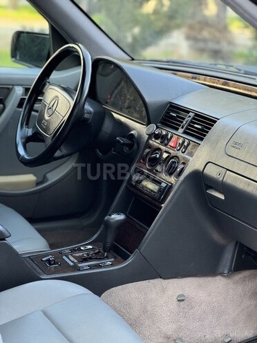 Mercedes C 230 1998, 187,000 km - 2.3 l - Saatlı