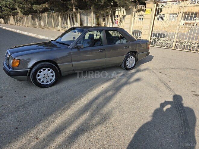 Mercedes E 200 d 1989, 14,000 km - 2.0 л - Bakı