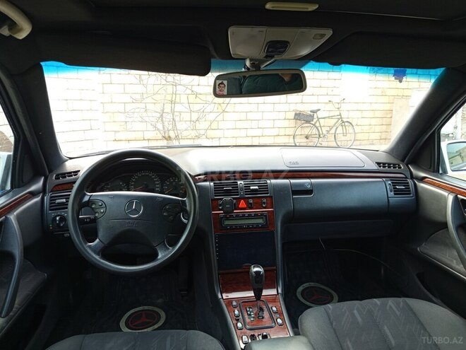 Mercedes E 200 2000, 297,823 km - 2.0 л - Şirvan