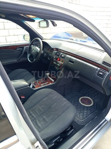 Mercedes E 200 2000, 297,823 km - 2.0 л - Şirvan