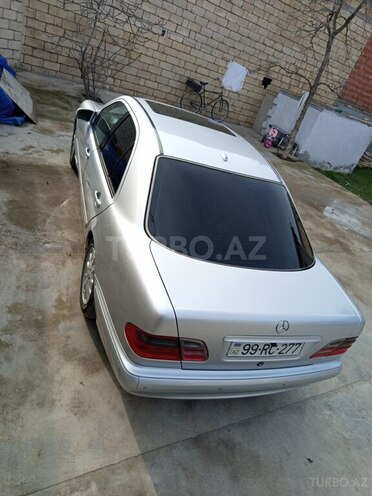 Mercedes E 200 2000, 297,823 km - 2.0 л - Şirvan