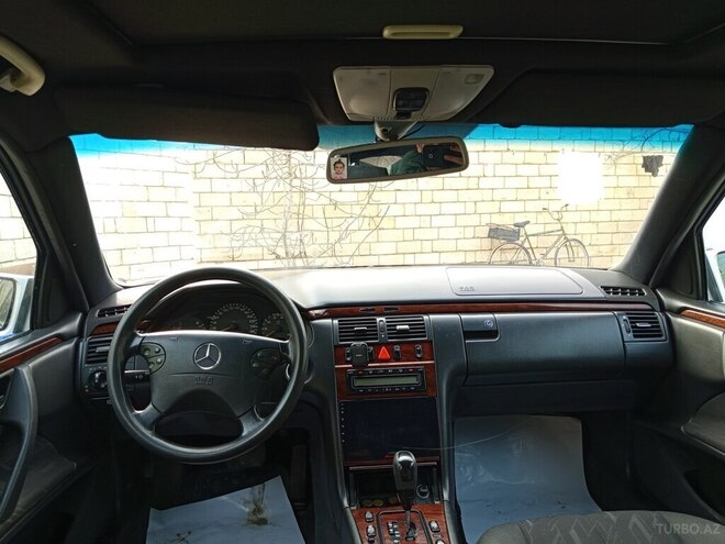 Mercedes E 200 2000, 297,823 km - 2.0 л - Şirvan