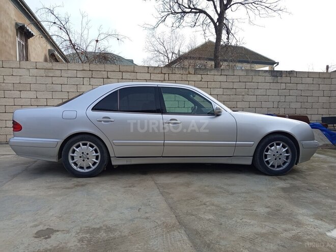Mercedes E 200 2000, 297,823 km - 2.0 л - Şirvan
