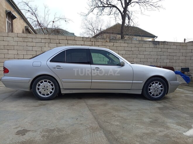 Mercedes E 200 2000, 297,823 km - 2.0 л - Şirvan