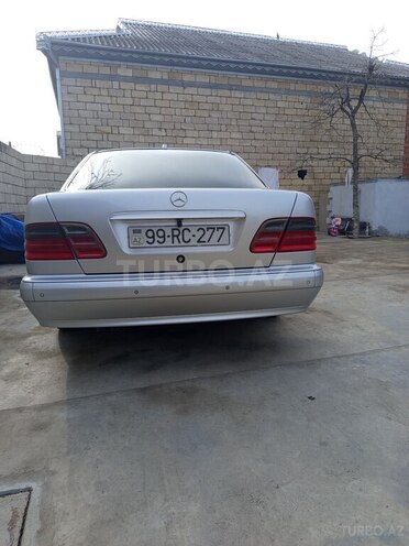 Mercedes E 200 2000, 297,823 km - 2.0 л - Şirvan