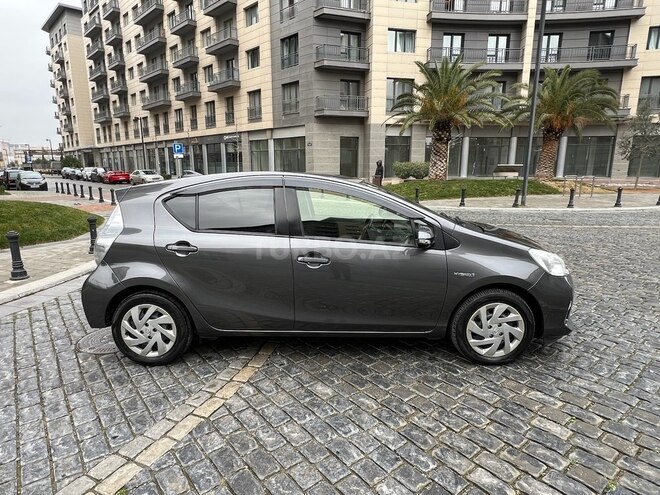 Toyota Prius 2015, 100,000 km - 1.5 л - Bakı