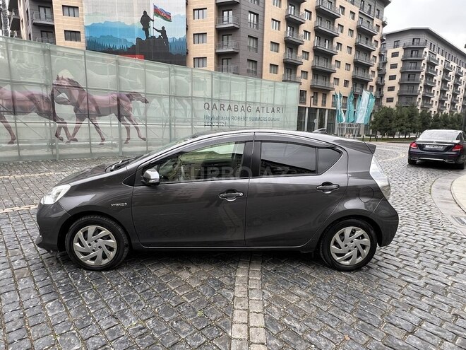 Toyota Prius 2015, 100,000 km - 1.5 л - Bakı