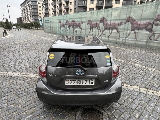 Toyota Prius 2015, 100,000 km - 1.5 л - Bakı