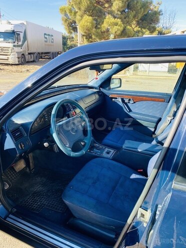 Mercedes C 200 1995, 270,000 km - 2.0 л - Tovuz