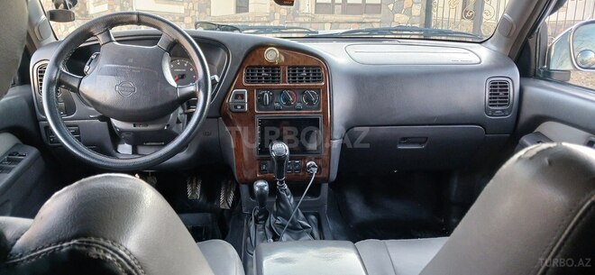 Nissan Pathfinder 1998, 337,387 km - 3.3 l - Qusar
