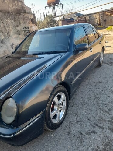 Mercedes E 220 d 1999, 325,000 km - 2.2 l - Bakı