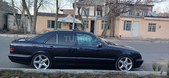 Mercedes E 240 1999, 320,000 km - 2.4 l - Yevlax