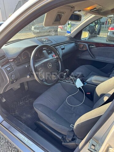 Mercedes E 240 2001, 342,000 km - 2.4 л - Bərdə