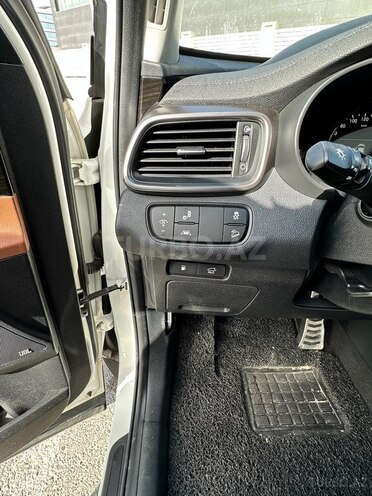 Kia Sorento-12
