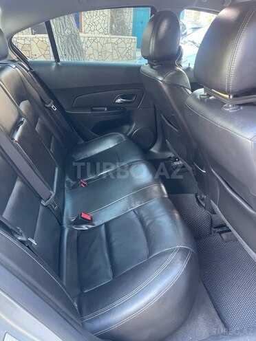 Chevrolet Cruze-12