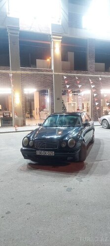 Mercedes E 240 1999, 330,000 km - 2.4 l - Bakı