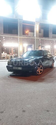 Mercedes E 240 1999, 330,000 km - 2.4 l - Bakı
