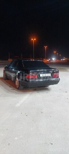 Mercedes E 240 1999, 330,000 km - 2.4 l - Bakı