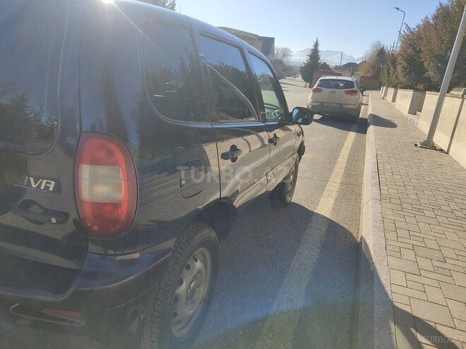 Chevrolet Niva 2005, 10,800 km - 1.7 l - Qusar