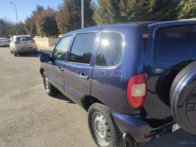 Chevrolet Niva 2005, 10,800 km - 1.7 l - Qusar