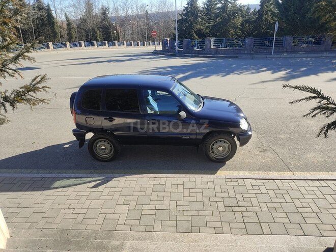 Chevrolet Niva 2005, 10,800 km - 1.7 l - Qusar