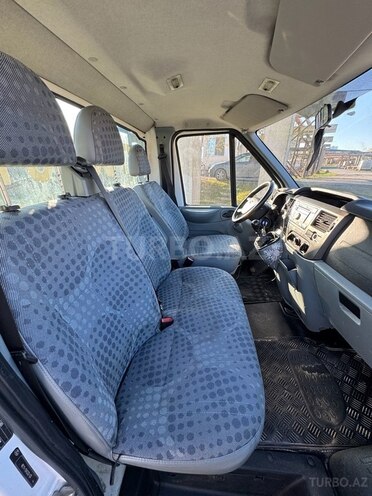 Ford Transit-8