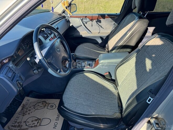 Mercedes E 240 2001, 345,167 km - 2.4 л - Bakı