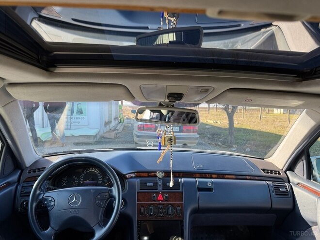 Mercedes E 240 2001, 345,167 km - 2.4 л - Bakı