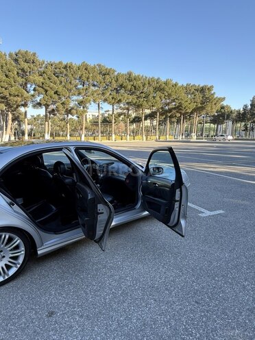 Mercedes E 240 2002, 92,000 km - 2.6 l - Bakı