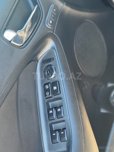 Kia Cerato-10