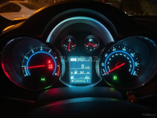 Chevrolet Cruze-13