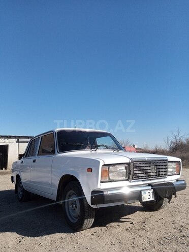 LADA (VAZ) 2107 2008, 90,000 km - 1.6 l - Salyan