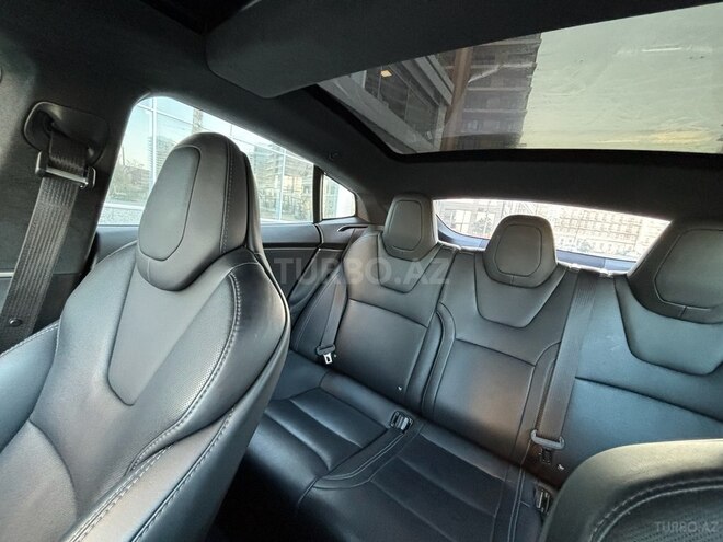 Tesla Model S-9