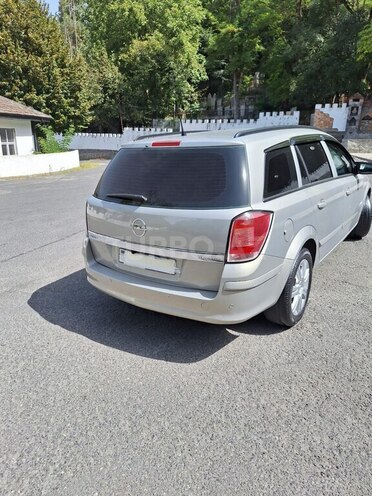Opel Astra 2006, 319,000 km - 1.6 l - Şəki