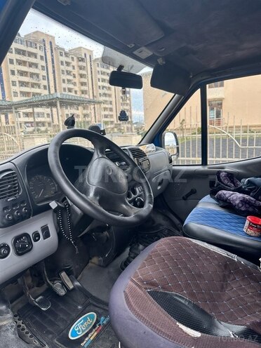 Ford Transit-8