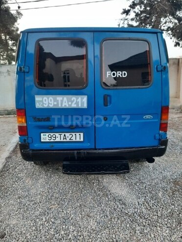 Ford Transit-6