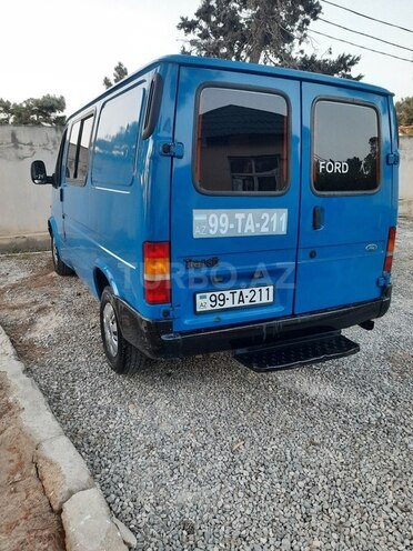 Ford Transit-5