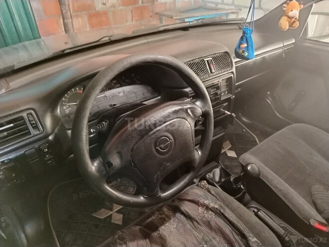 Opel Vectra 1995, 452,365 km - 1.6 l - Zaqatala