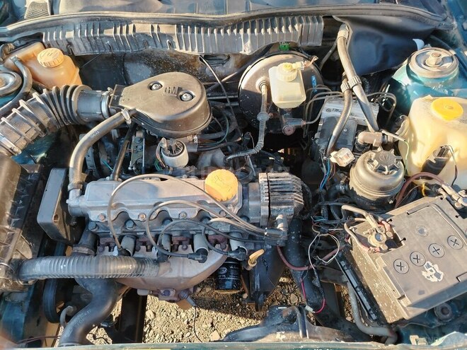 Opel Vectra 1995, 452,365 km - 1.6 l - Zaqatala