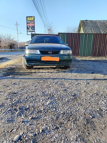 Opel Vectra 1995, 452,365 km - 1.6 l - Zaqatala