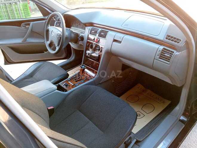 Mercedes E 240 1999, 275,000 km - 2.4 l - Bakı