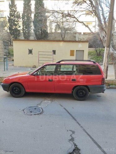 Opel Astra 1994, 200,000 km - 1.6 l - Bakı