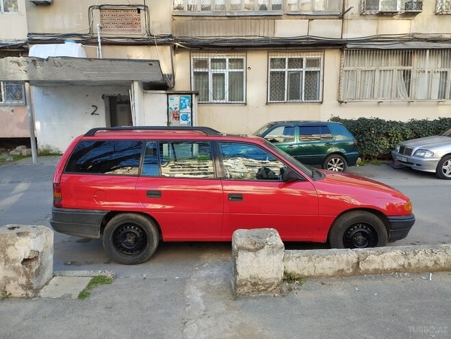 Opel Astra 1994, 200,000 km - 1.6 l - Bakı
