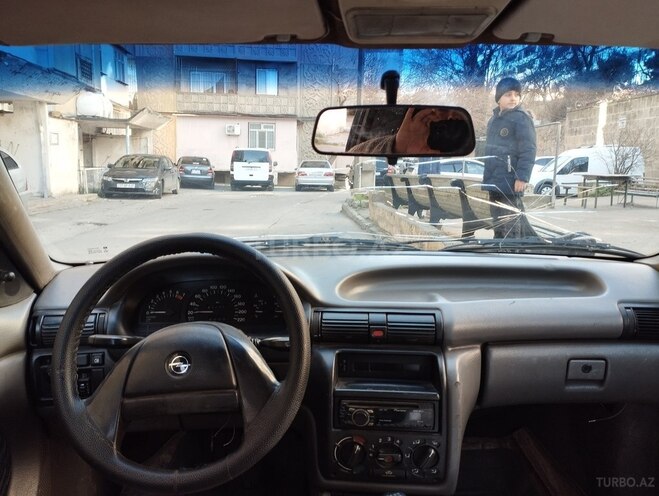 Opel Astra 1994, 200,000 km - 1.6 l - Bakı