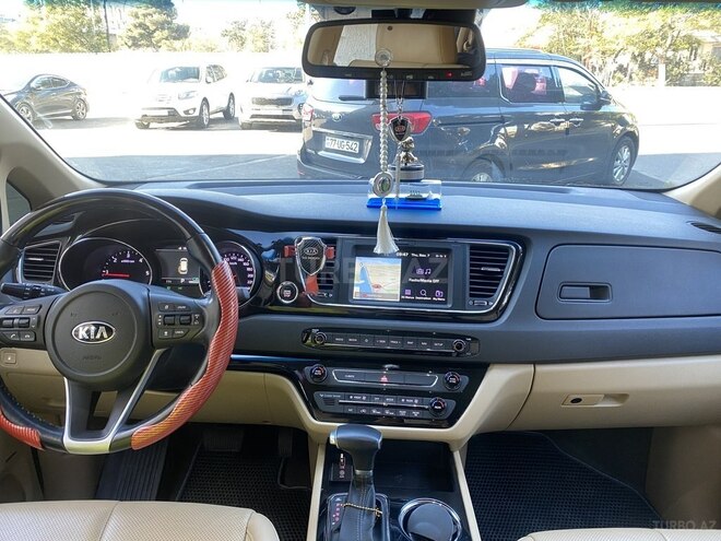 Kia Carnival-4