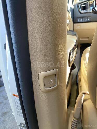 Kia Carnival-21