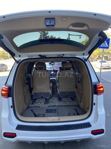 Kia Carnival-13
