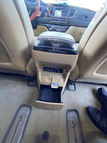 Kia Carnival-10